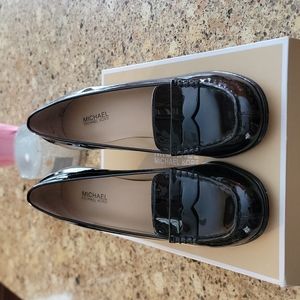 Michael Kors Patent Bayville Loafer in Plum. Size 7.5.